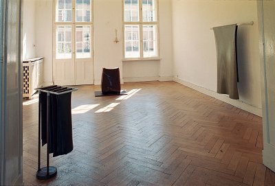 Voges + Deisen zu Gast, installation view, vierte Etage, 1996