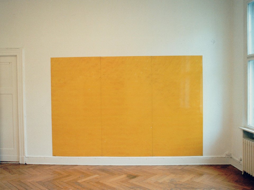 <p><em>Bilder</em>, installation view, vierte Etage, 1994</p>