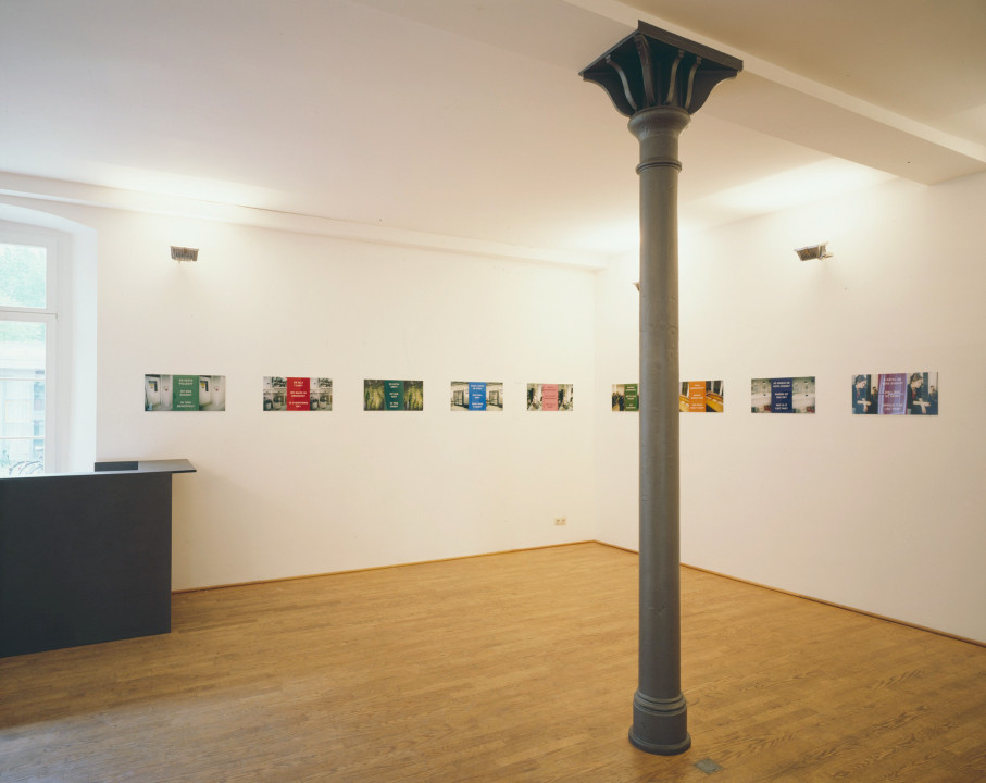 <p><em>afhverju? – warum? – why?</em>, installation view, Kuckei + Kuckei, 2000</p>