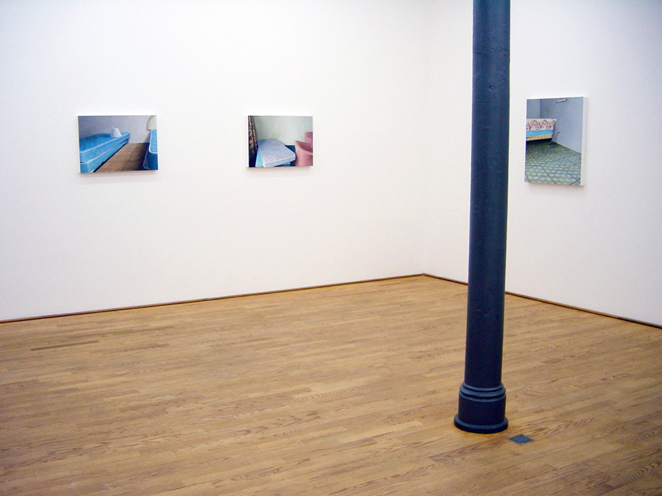 <p><em>Saxony Hotel</em>, installation view, Kuckei + Kuckei, 2006</p>