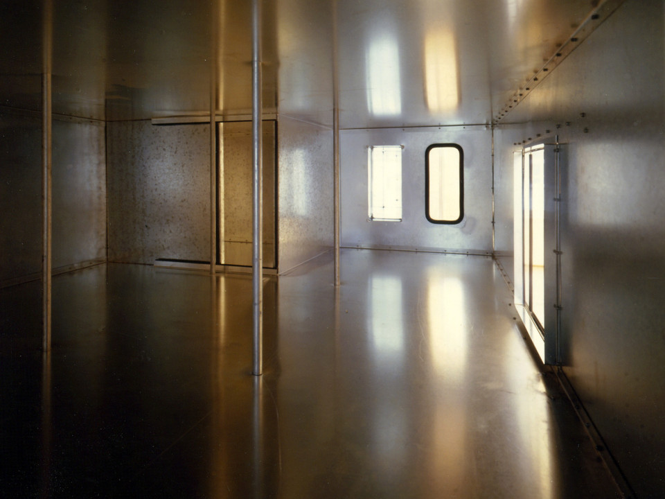 <p><em>Versuchsanordnung I</em>, installation view, Kuckei + Kuckei, 2001</p>