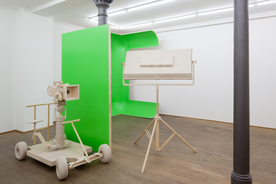<p><em>Set</em>, installation view, Kuckei + Kuckei, 2010</p>