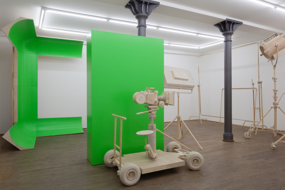 <p><em>Set</em>, installation view, Kuckei + Kuckei, 2010</p>