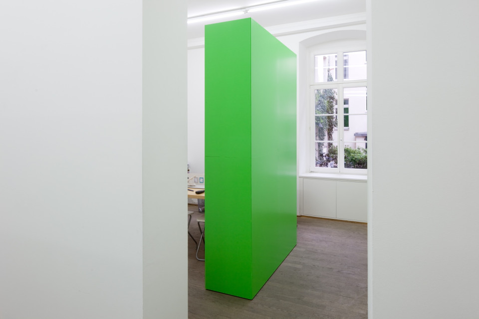 <p><em>Set</em>, installation view, Kuckei + Kuckei, 2010</p>