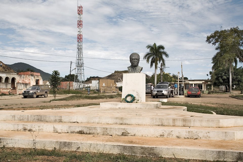 Bust of Agostinho Neto, Quibala, Angola, 2008