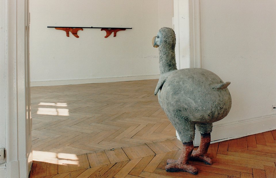 <p><em>Harte Information</em>, installation view, vierte Etage, 1995</p>