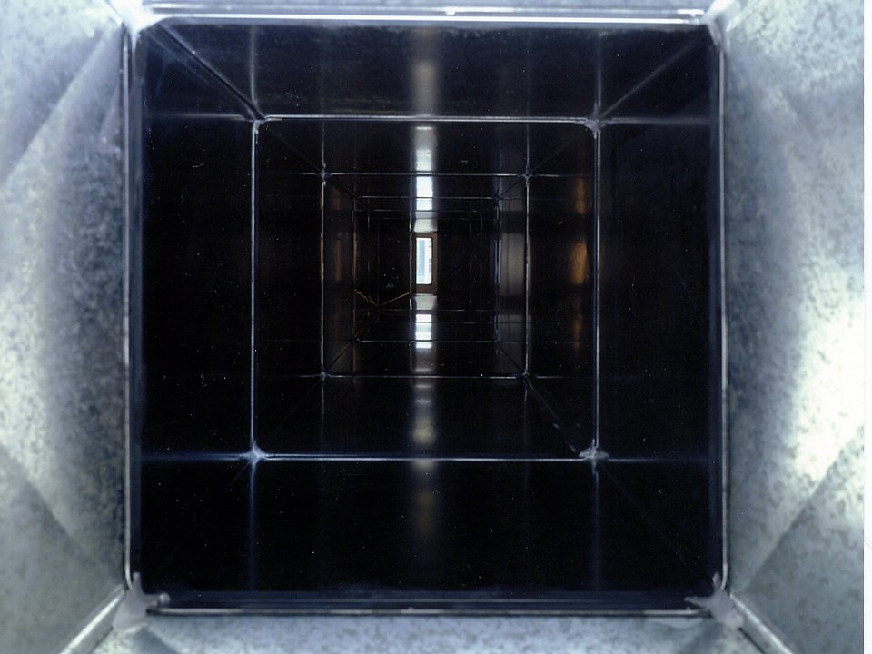 <p><em>Versuchsanordnung I</em>, installation view, Kuckei + Kuckei, 2001</p>