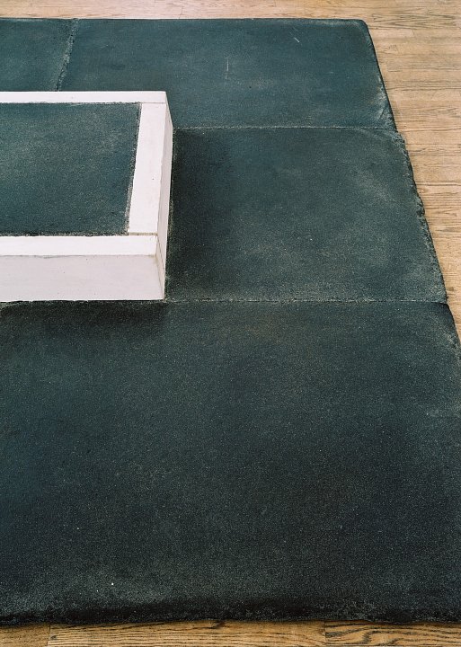 <p>installation view, Kuckei + Kuckei, 2003</p>