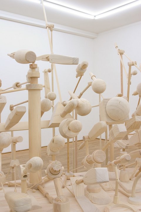 <p><em>Mikros</em>, installation view, Kuckei + Kuckei, 2006</p>