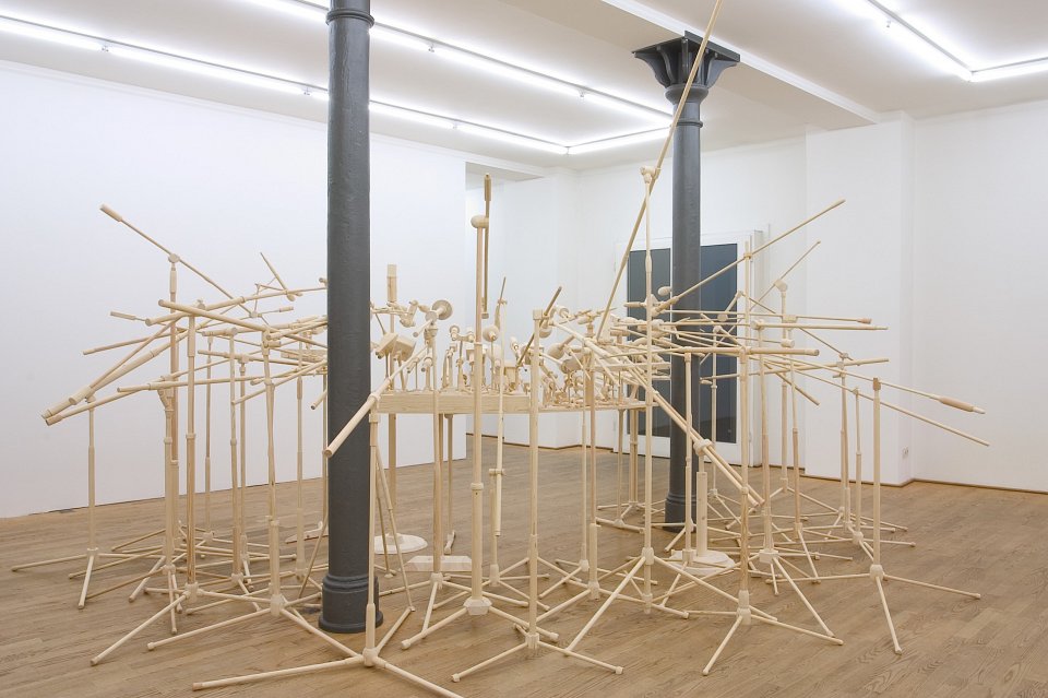 <p><em>Mikros</em>, installation view, Kuckei + Kuckei, 2006</p>