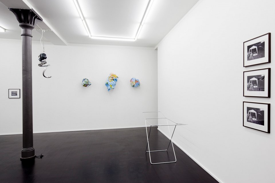 <p><em>One way or another</em>, installation view, Kuckei + Kuckei, 2013</p>