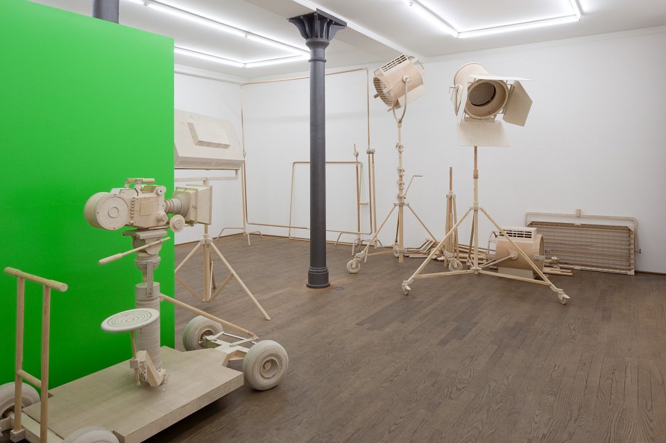<p><em>Set</em>, installation view, Kuckei + Kuckei, 2010</p>