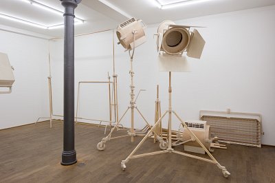 Set, installation view, Kuckei + Kuckei, 2010