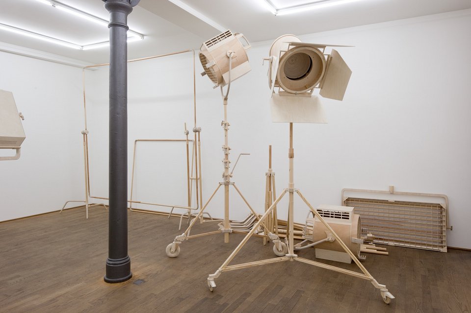 <p><em>Set</em>, installation view, Kuckei + Kuckei, 2010</p>