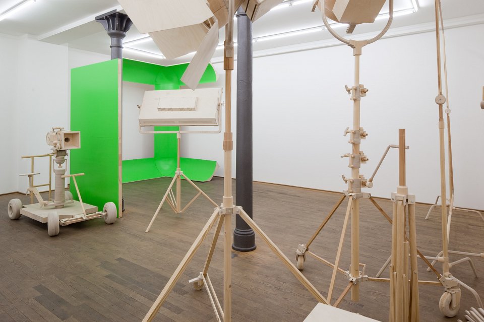 <p><em>Set</em>, installation view, Kuckei + Kuckei, 2010</p>