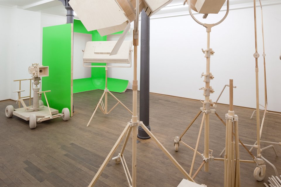 <p><em>Set</em>, installation view, Kuckei + Kuckei, 2010</p>