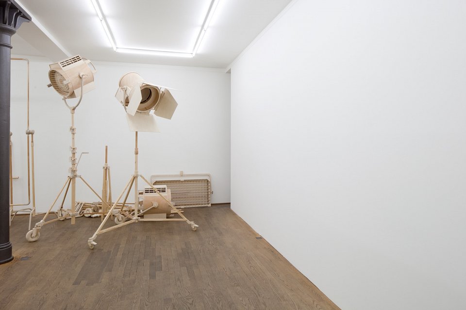 <p><em>Set</em>, installation view, Kuckei + Kuckei, 2010</p>