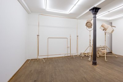 Set, installation view, Kuckei + Kuckei, 2010