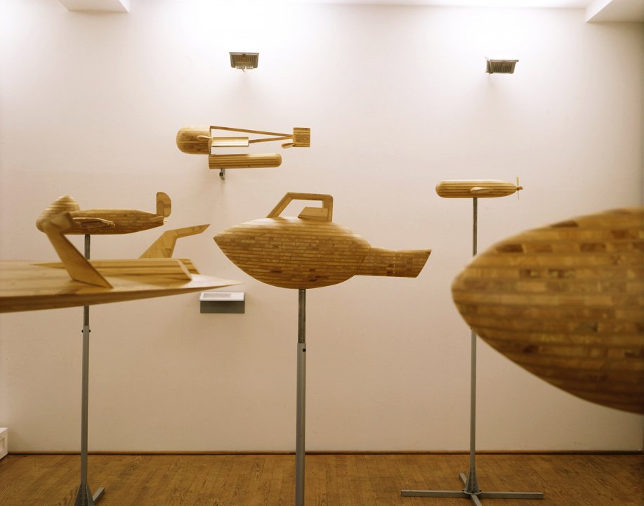 <p><em>Vn</em>, installation view, Kuckei + Kuckei, 1999</p>
