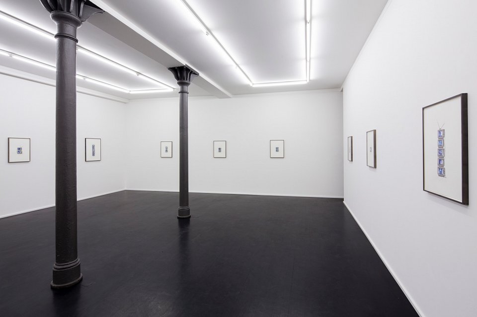 <p><em>Short Stack</em>, installation view, Kuckei + Kuckei, 2014</p>