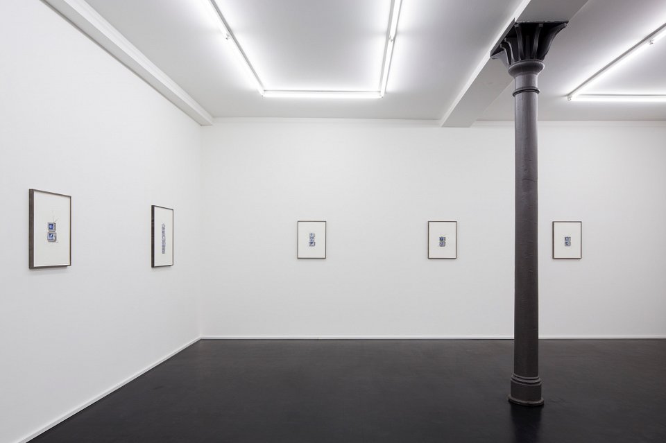 <p><em>Short Stack</em>, installation view, Kuckei + Kuckei, 2014</p>