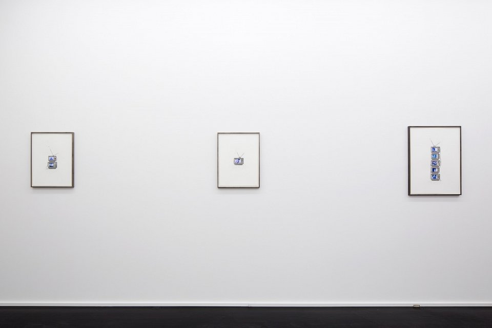 <p><em>Short Stack</em>, installation view, Kuckei + Kuckei, 2014</p>