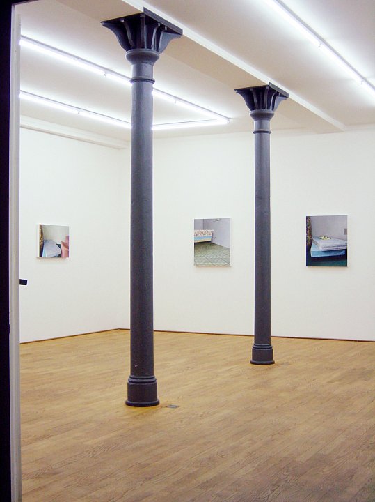 <p><em>Saxony Hotel</em>, installation view, Kuckei + Kuckei, 2006</p>