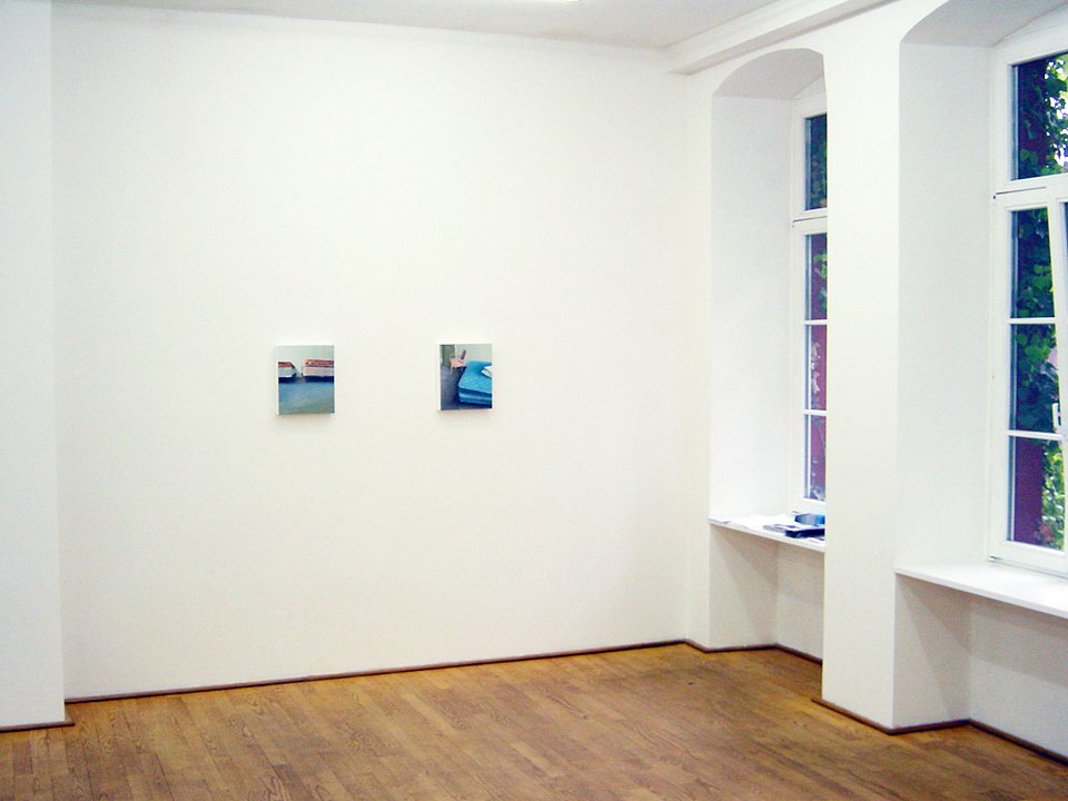 <p><em>Saxony Hotel</em>, installation view, Kuckei + Kuckei, 2006</p>