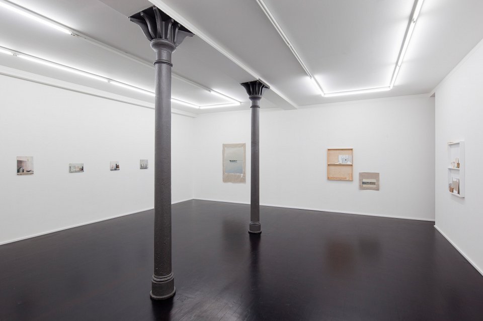 <p><em>An Extra Space</em>, installation view, Kuckei + Kuckei, 2013</p>