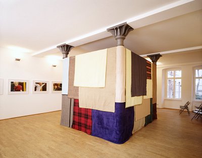 installation view, Kuckei + Kuckei, 2000