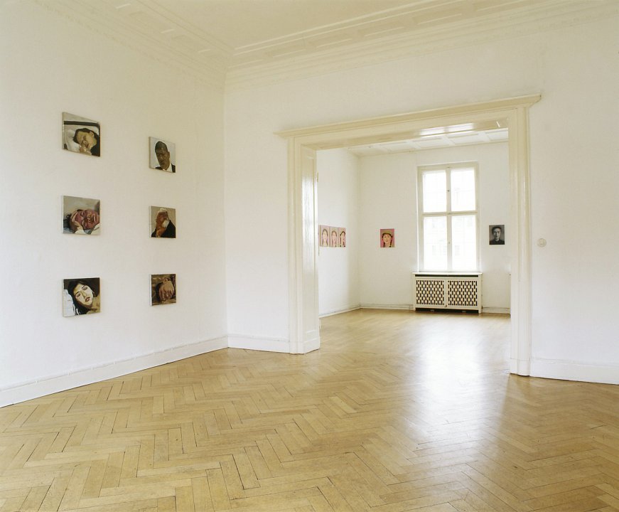 <p><em>8+8-1</em>, installation view, vierte Etage, 1997</p>