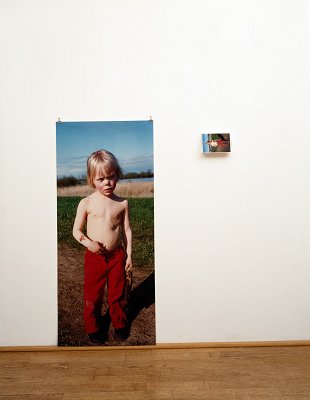 Freundschaft, installation view, Kuckei + Kuckei, 2001
