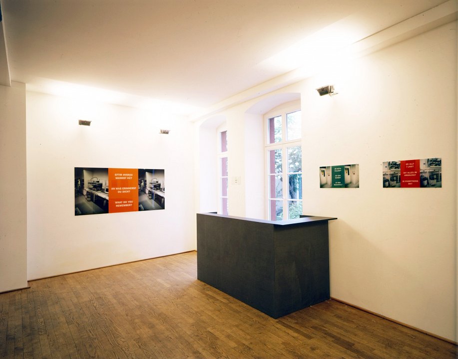 <p><em>afhverju? – warum? – why?</em>, installation view, Kuckei + Kuckei, 2000</p>