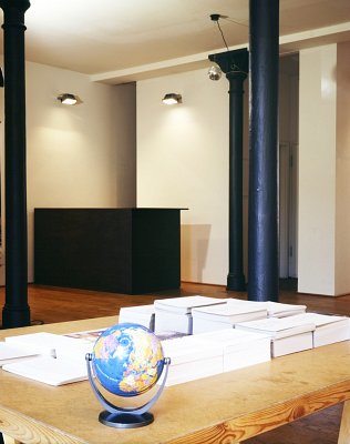 allt-alles-all, installation view, Kuckei + Kuckei, 2002