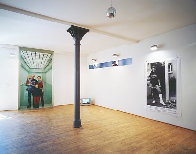allt-alles-all, installation view, Kuckei + Kuckei, 2002