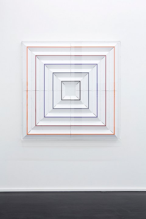 <p><em>Ideale, Linien</em>; installation view, Kuckei + Kuckei, 2015</p>