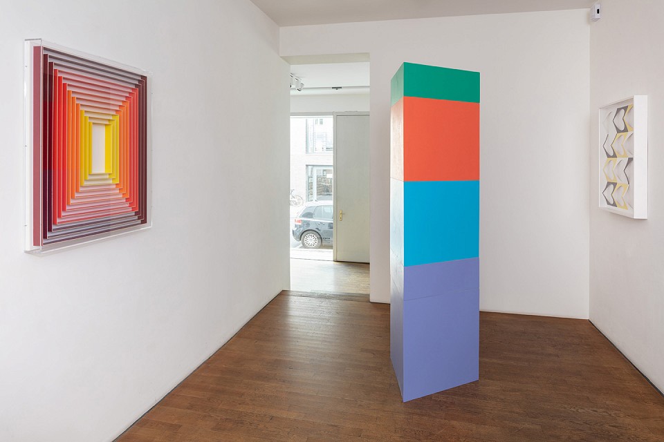 <p>Peter K. Koch,  <em>Norm Connect Modul Feld</em>, installation view</p>