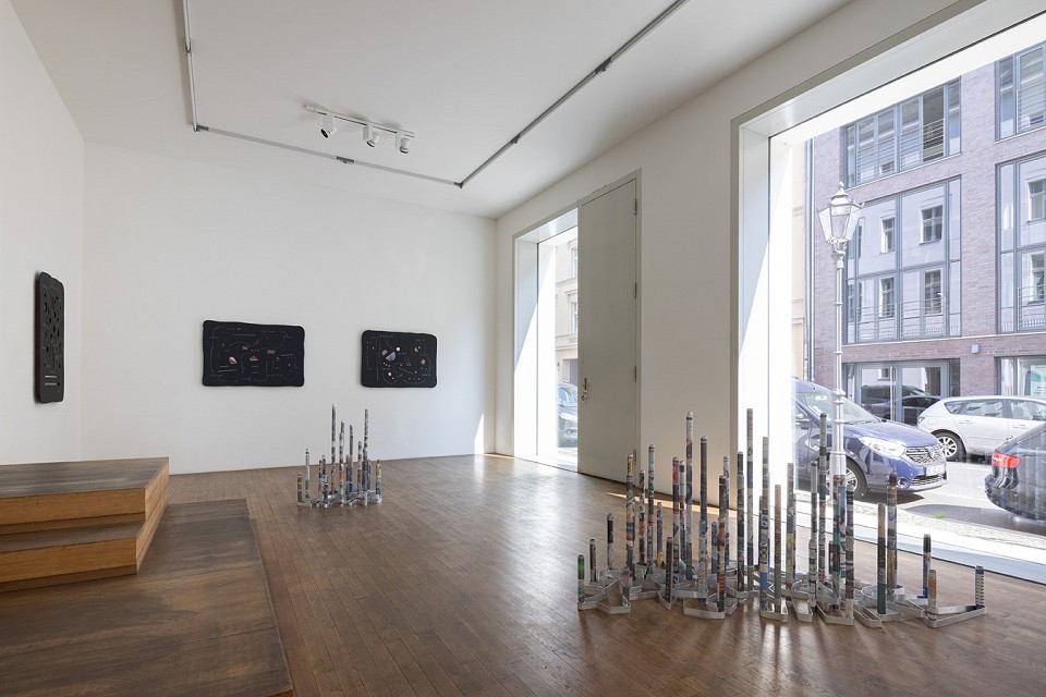 <p><em>Artifacts from the Age of Acceleration</em>, installation view, Kuckei + Kuckei, 2021</p>