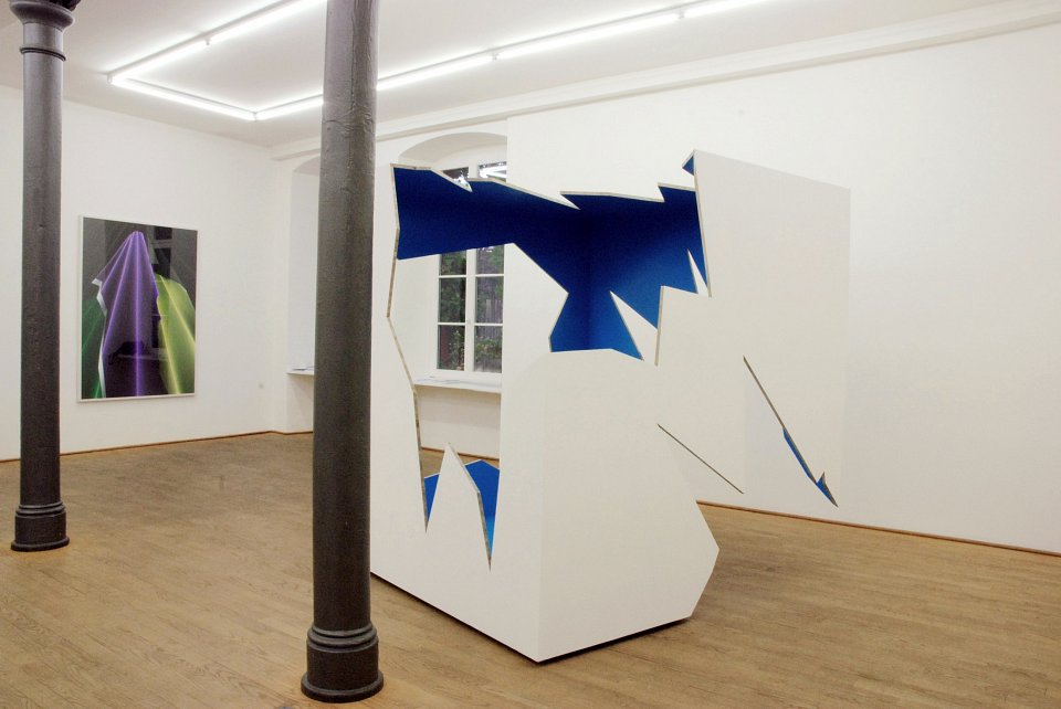 <p><em>No-Form-System</em>, installation view, Kuckei + Kuckei, 2007</p>