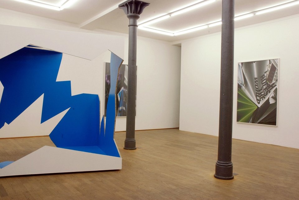 <p><em>No-Form-System</em>, installation view, Kuckei + Kuckei, 2007</p>