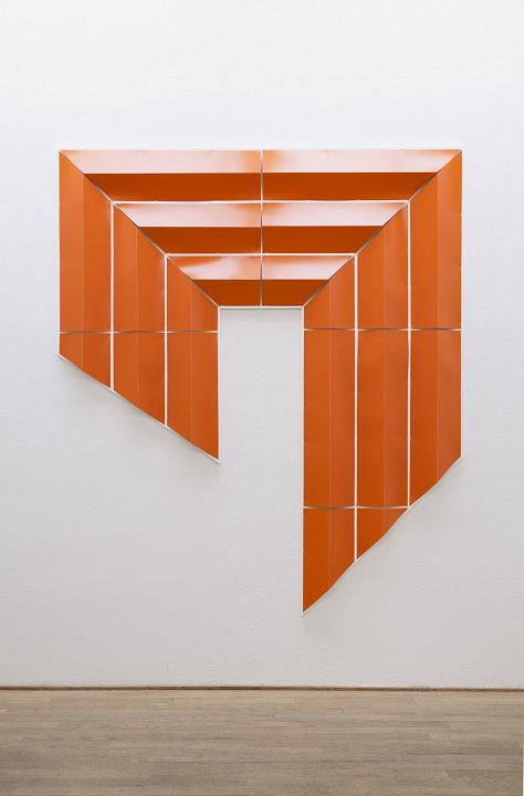 <p><em>Simple Present</em>, installation view, Kuckei + Kuckei, 2013</p>