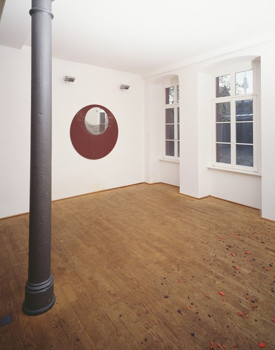 <p>installation view, Kuckei + Kuckei, 1999</p>
