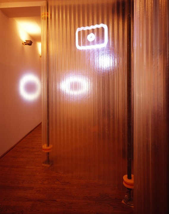 <p><em>30 Meter</em>, installation view, Kuckei + Kuckei, 2000</p>
