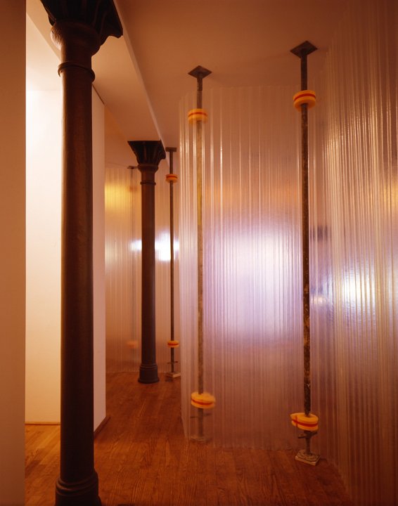 <p><em>30 Meter</em>, installation view, Kuckei + Kuckei, 2000</p>
