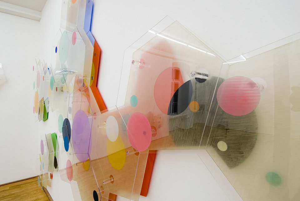 <p><em>Raum 10</em>, installation view, Kuckei + Kuckei, 2006</p>