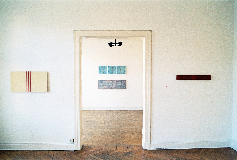 <p>installation view, Kuckei + Kuckei, 1997</p>