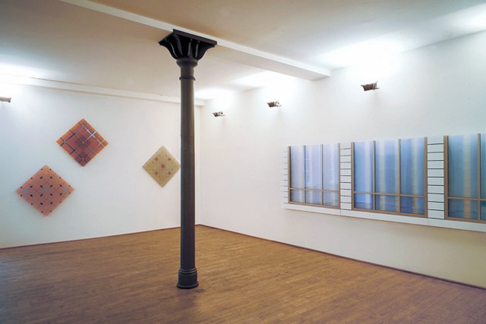 <p>installation view, Kuckei + Kuckei, 2002</p>