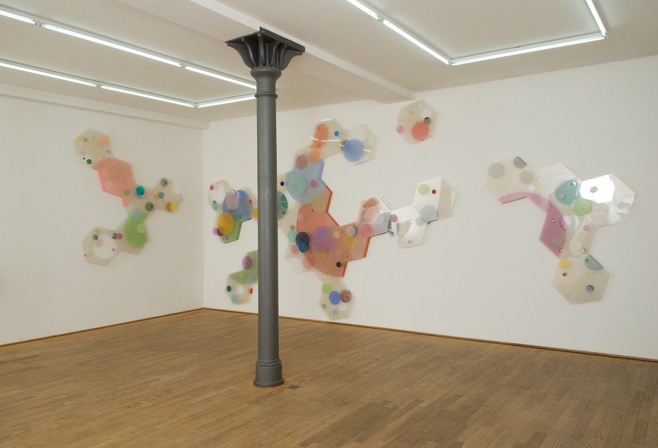 <p><em>Raum 10</em>, installation view, Kuckei + Kuckei, 2006</p>