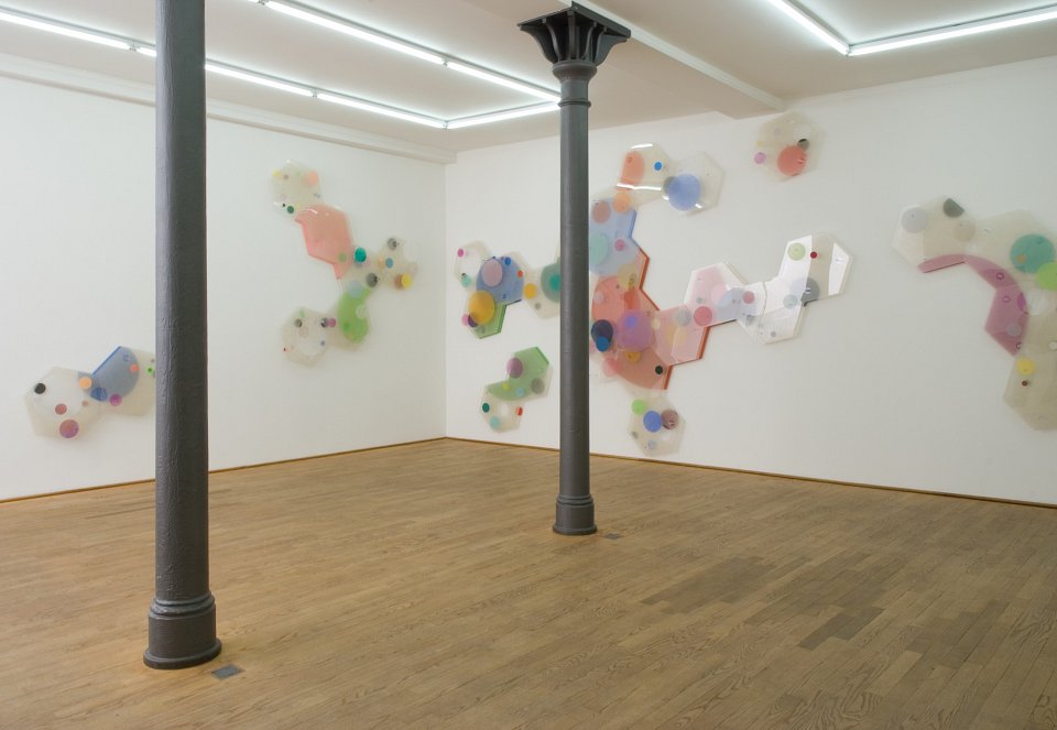 <p><em>Raum 10</em>, installation view, Kuckei + Kuckei, 2006</p>
