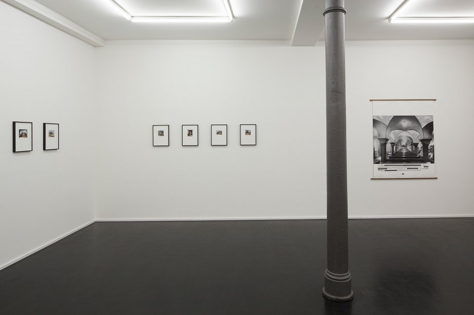 <p><em>Indistance</em>, installation view, Kuckei + Kuckei, 2014</p>